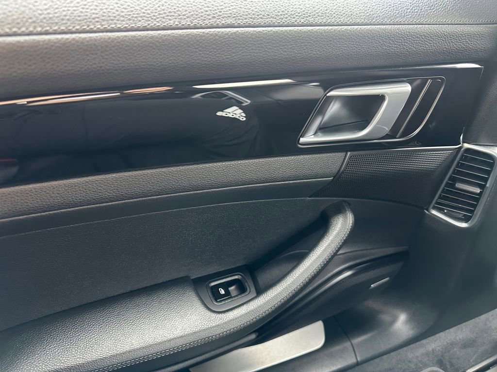 Used 2019 Porsche Panamera 4 image 35