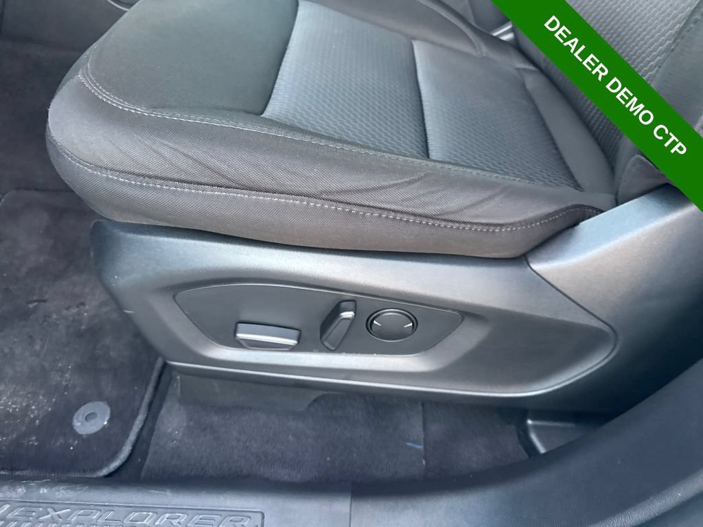 Used 2023 Ford Explorer XLT AWD/4WD image 28