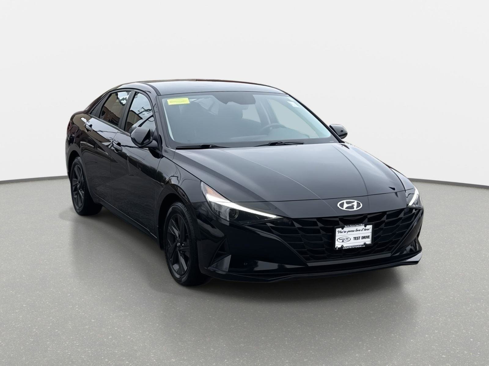 Used 2022 Hyundai Elantra SEL image 3
