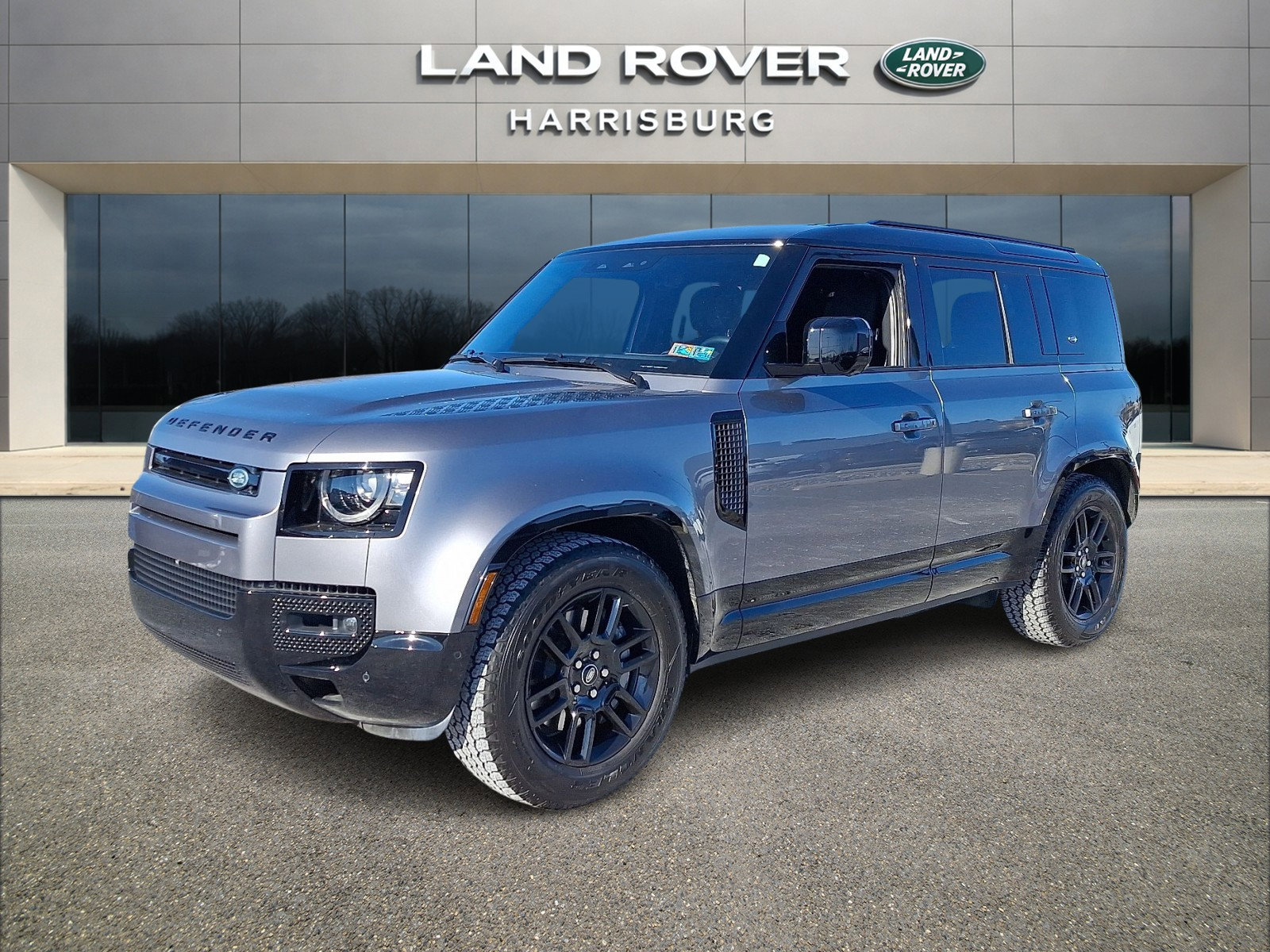 Used 2024 Land Rover Defender 110 X-Dynamic SE image 1