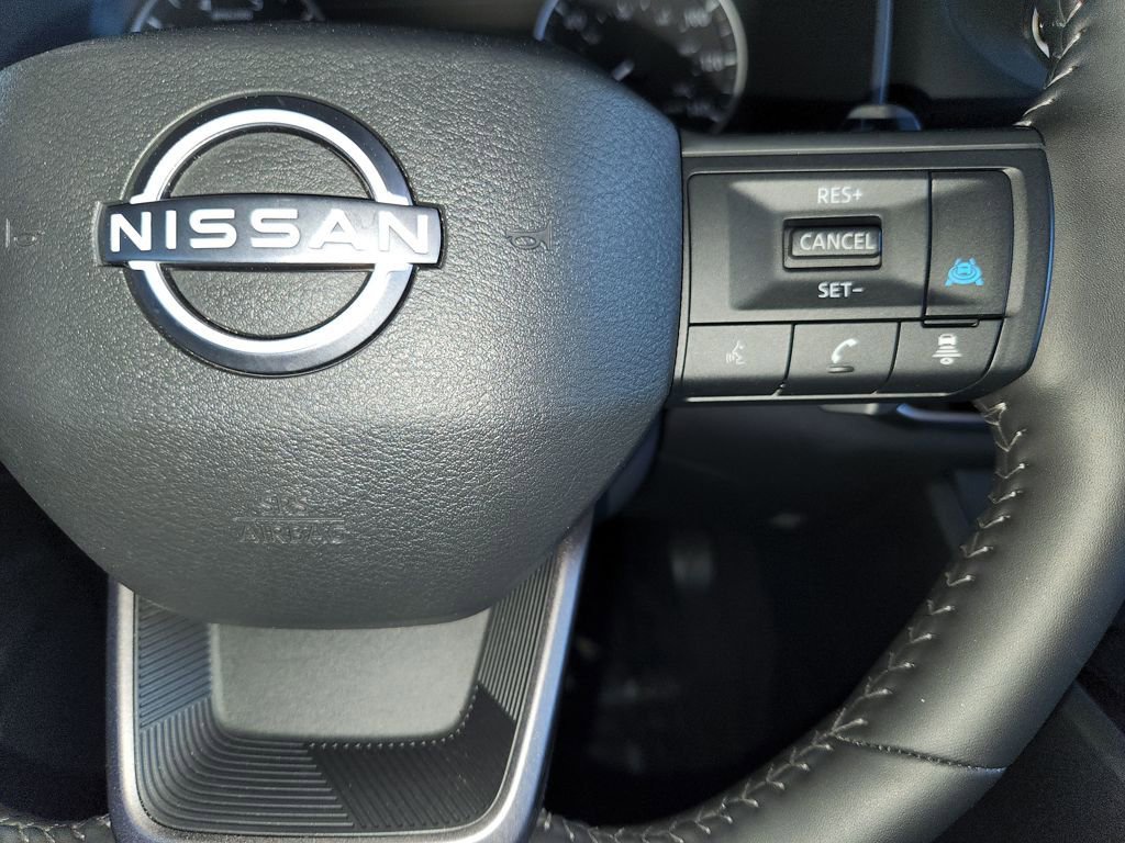 Used 2025 Nissan Rogue SV image 24