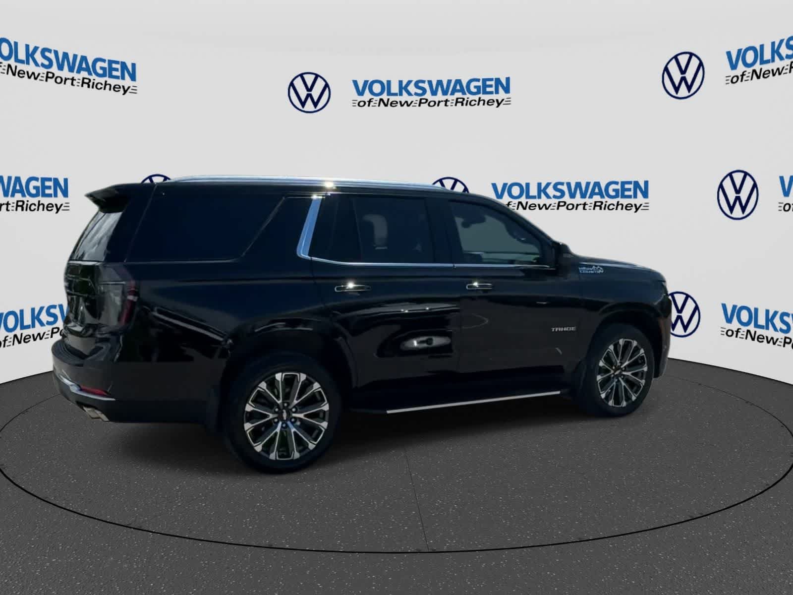 Used 2025 Chevrolet Tahoe High Country AWD/4WD image 8