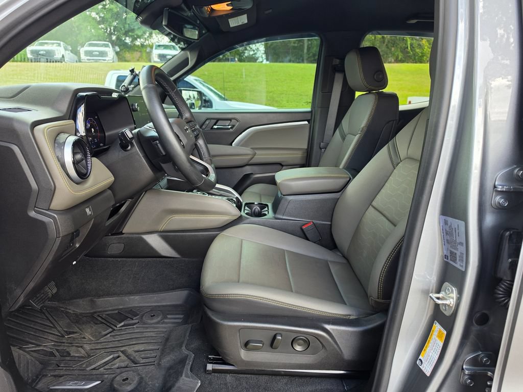 Used 2025 Chevrolet Colorado ZR2 AWD/4WD image 8