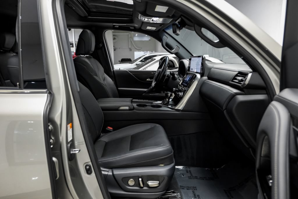 Used 2022 Lexus LX 600 4WD w/ Luxury Package image 38