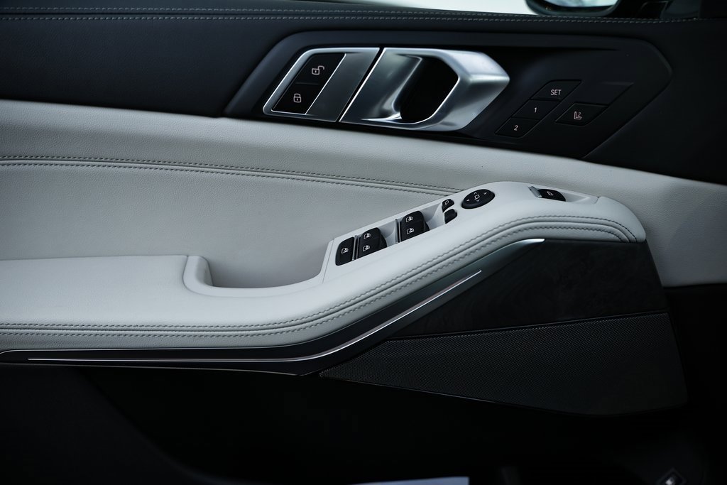 New 2026 BMW X5 xDrive50e w/ Executive Package image 15