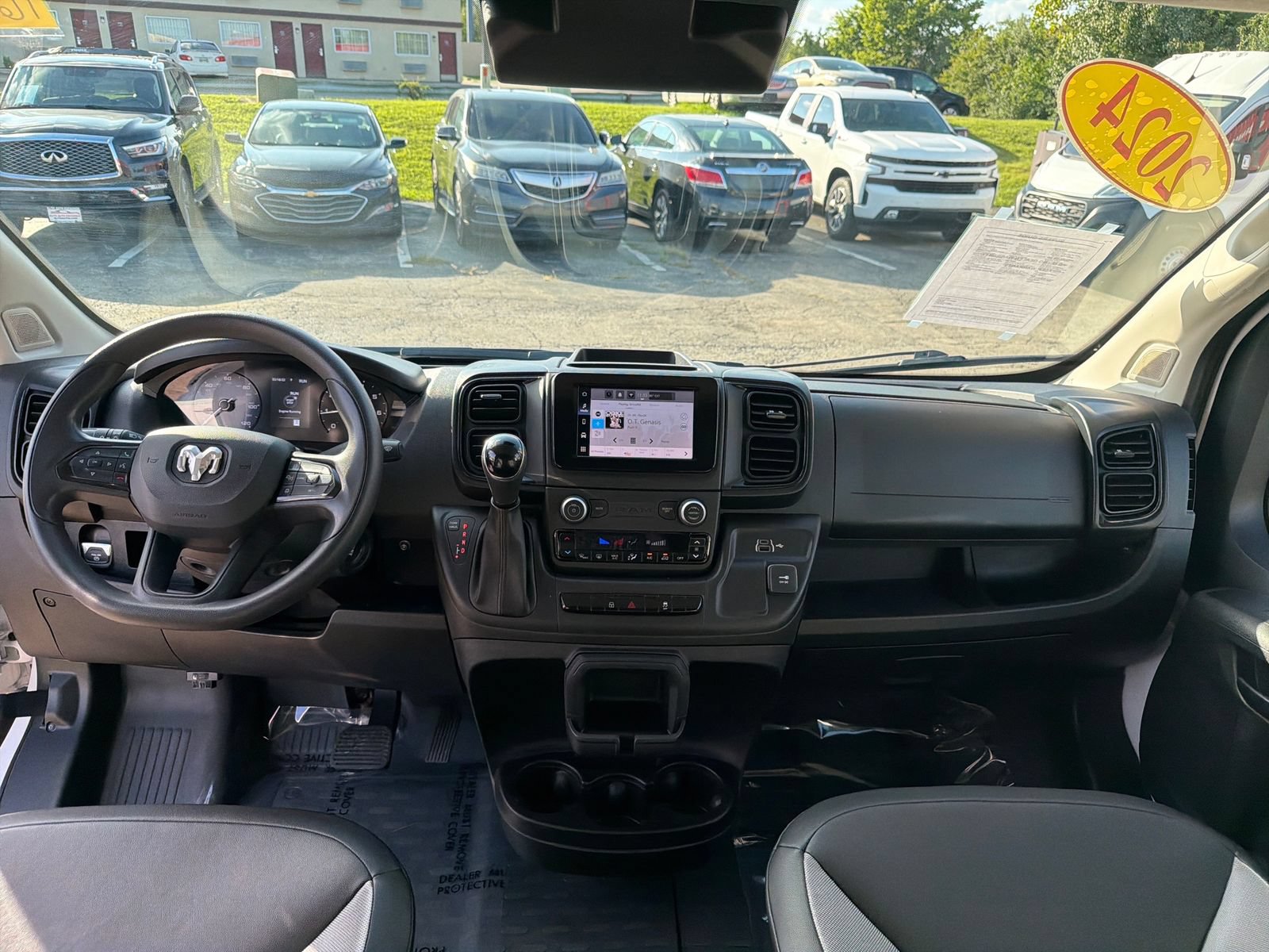 Used 2024 RAM ProMaster 2500 w/ Convenience Group FWD image 15