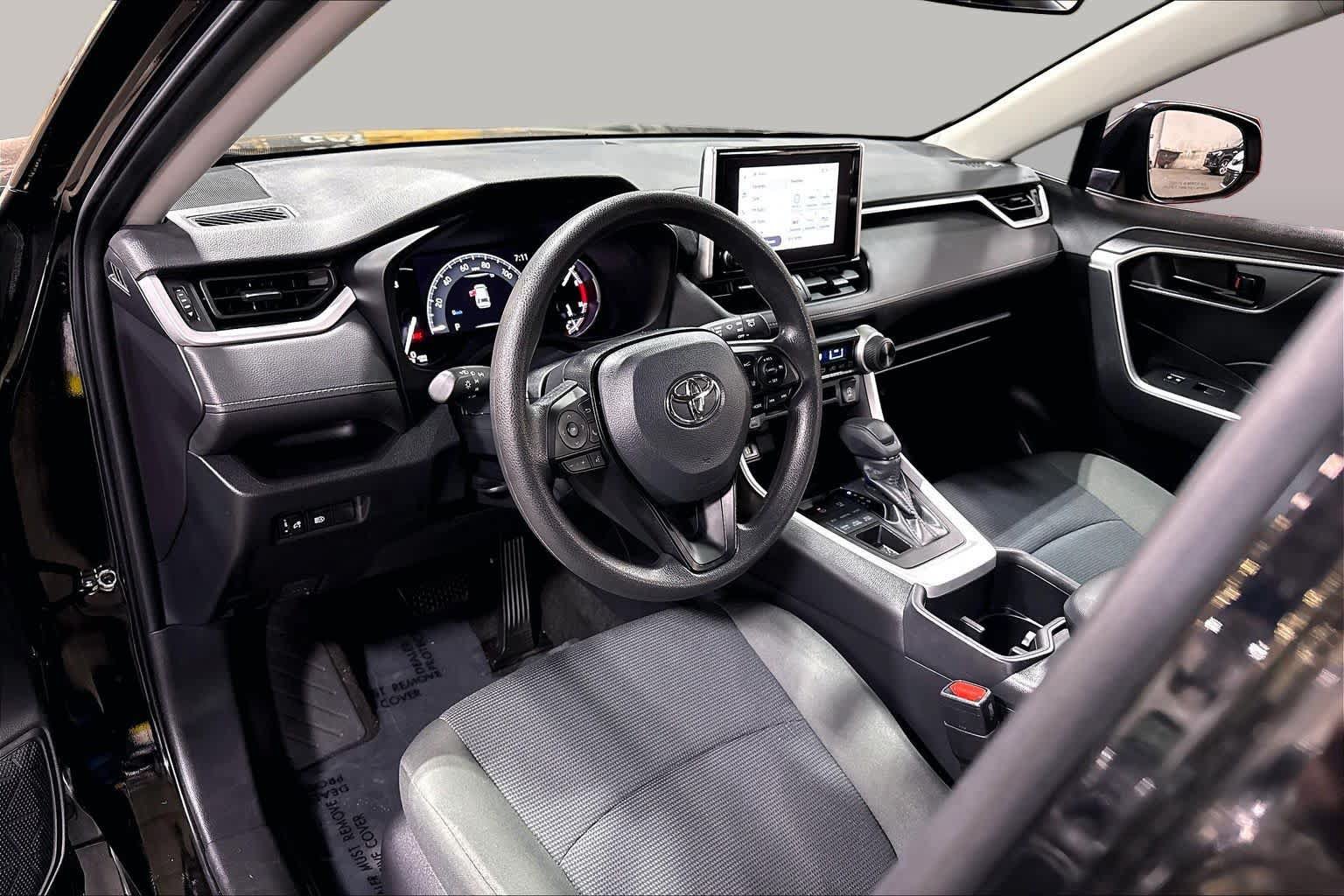 Used 2023 Toyota RAV4 LE AWD/4WD image 18