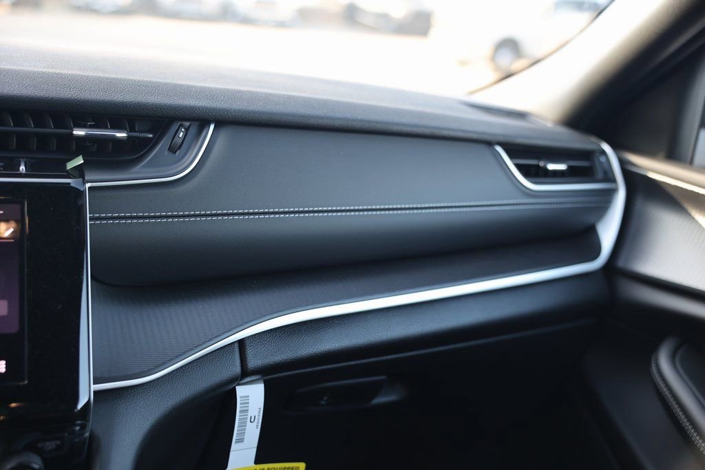 New 2025 Jeep Grand Cherokee Laredo X w/ Trailer Tow Package image 33