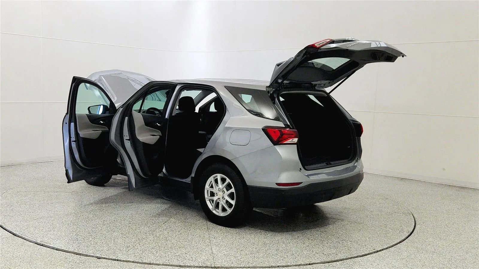 Used 2023 Chevrolet Equinox LS w/ Driver Confidence II Package AWD/4WD image 11