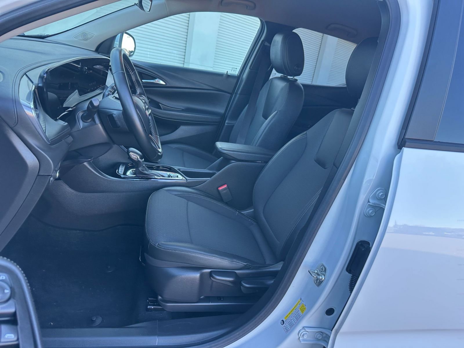 Used 2025 Buick Encore GX Preferred image 36