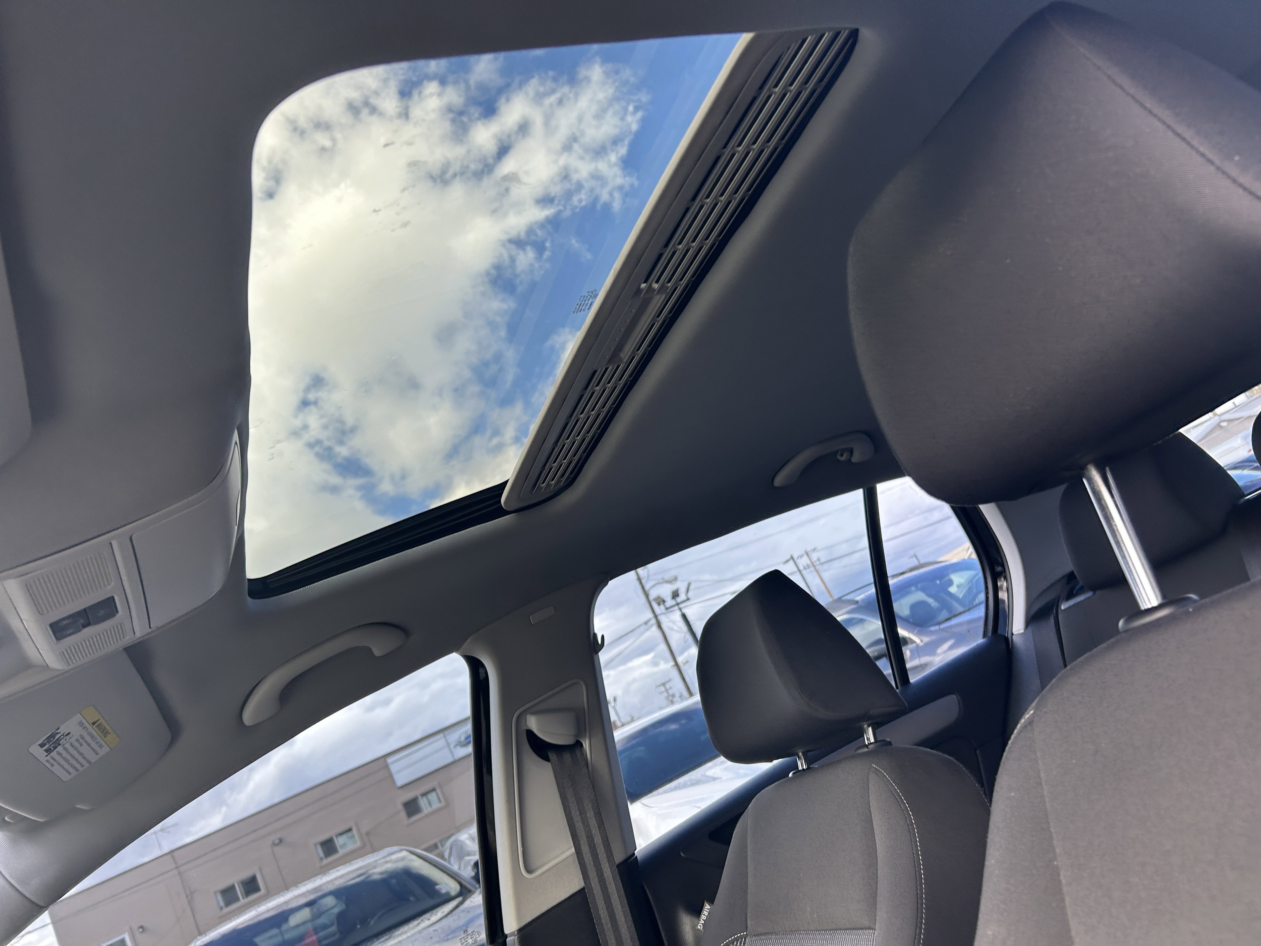 Used 2012 Volkswagen Golf w/ Convenience Package image 9