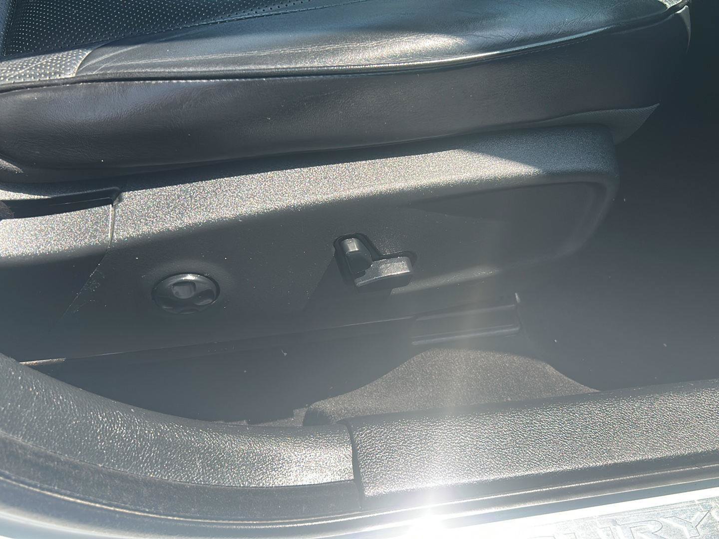 Used 2014 Chrysler 300 C RWD image 30