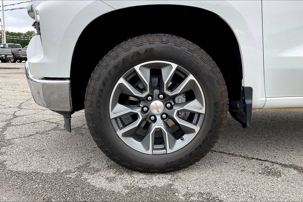 Used 2023 Chevrolet Silverado 1500 LT AWD/4WD image 30