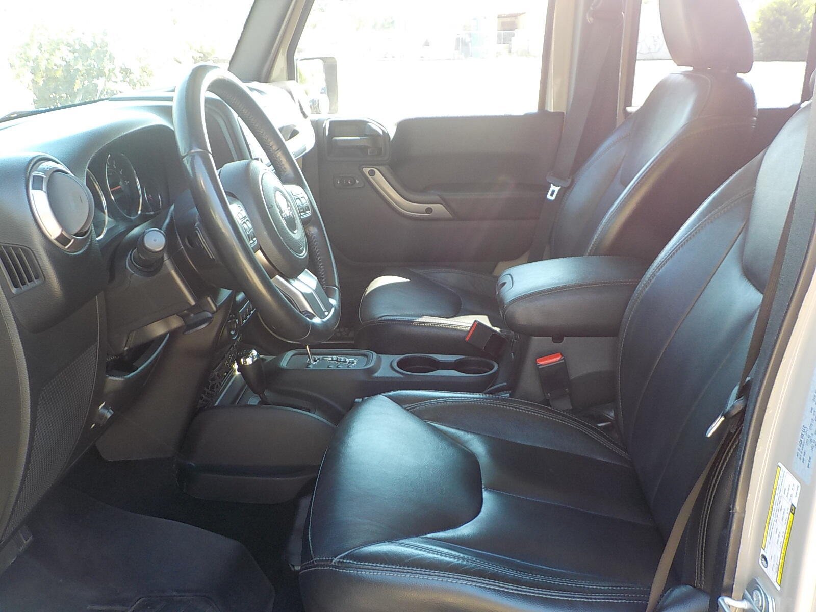 Used 2018 Jeep Wrangler Unlimited Sahara AWD/4WD image 20