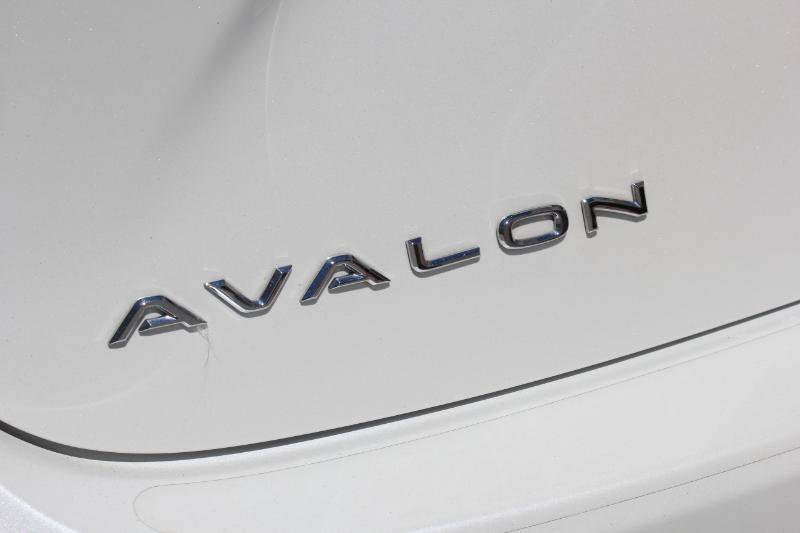Used 2018 Toyota Avalon Touring w/ Carpet Mat Package FWD image 24