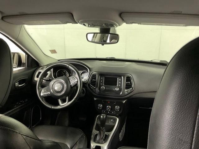 Used 2018 Jeep Compass Latitude w/ Cold Weather Group FWD image 14