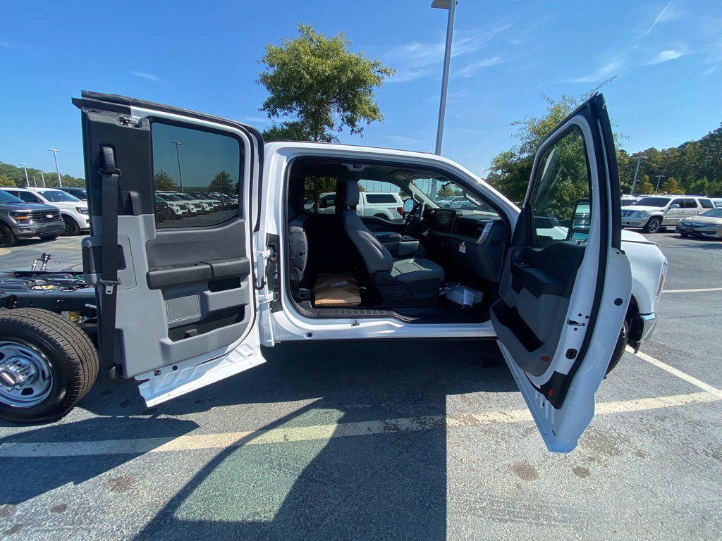 New 2026 Ford F350 XL w/ XL Chrome Package RWD image 30