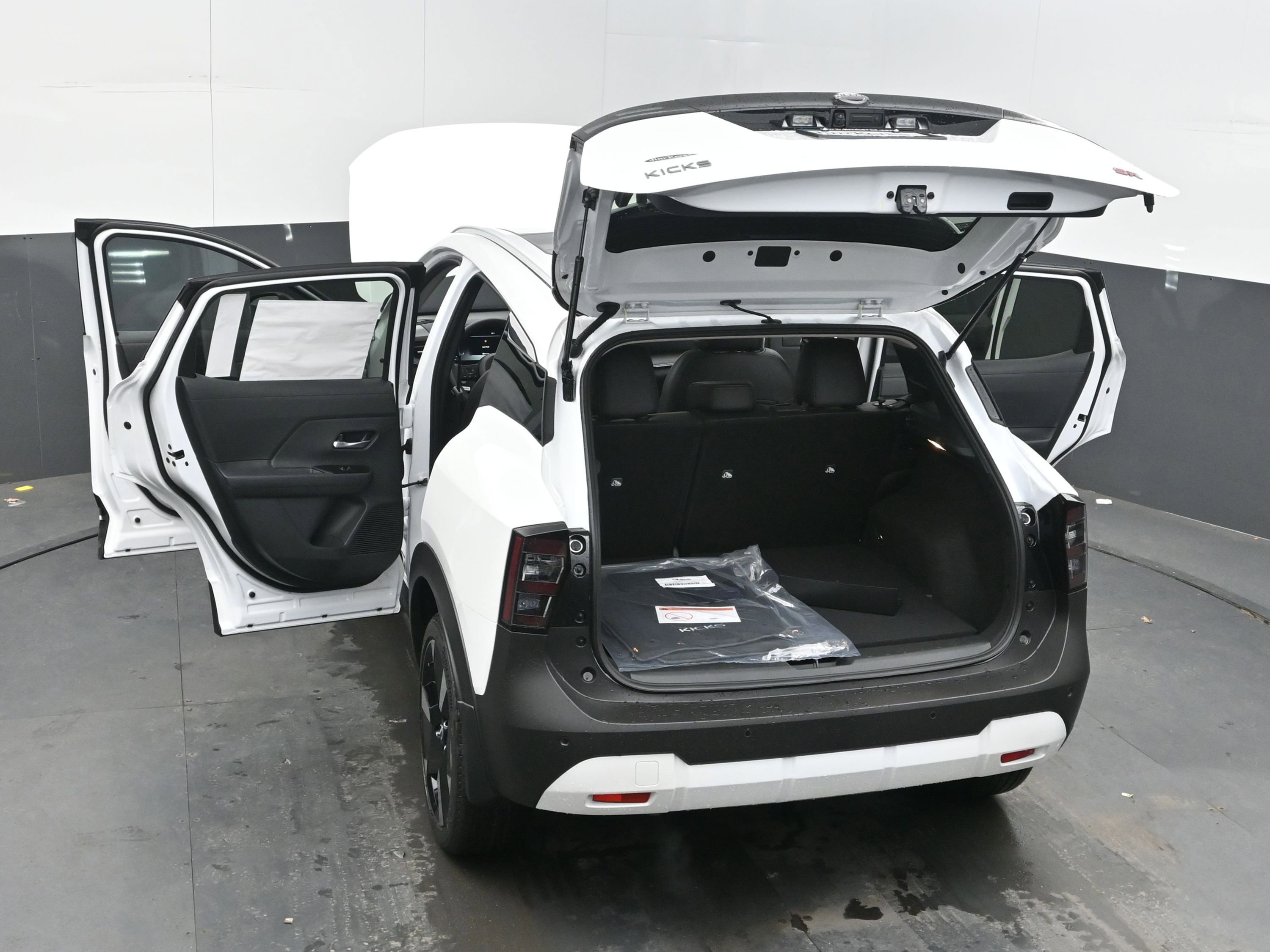 New 2026 Nissan Kicks SR w/ SR Premium Package image 44