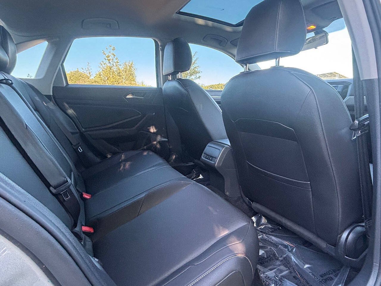 Used 2020 Volkswagen Jetta SE w/ SE Cold Weather Package FWD image 14