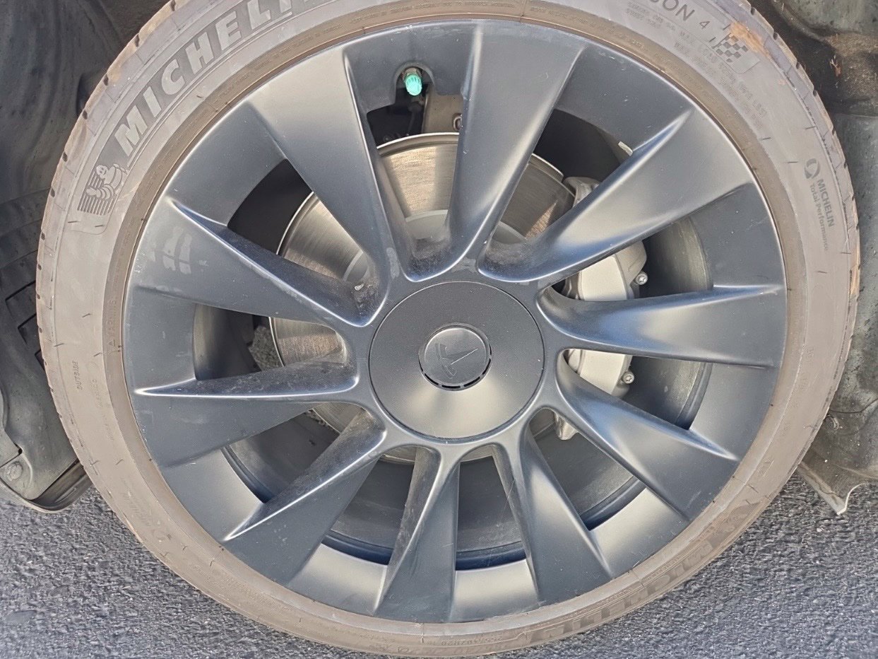 Used 2022 Tesla Model Y Long Range AWD/4WD image 2