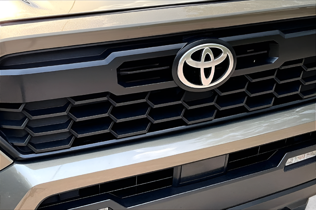 Used 2024 Toyota Tacoma TRD Sport AWD/4WD image 32
