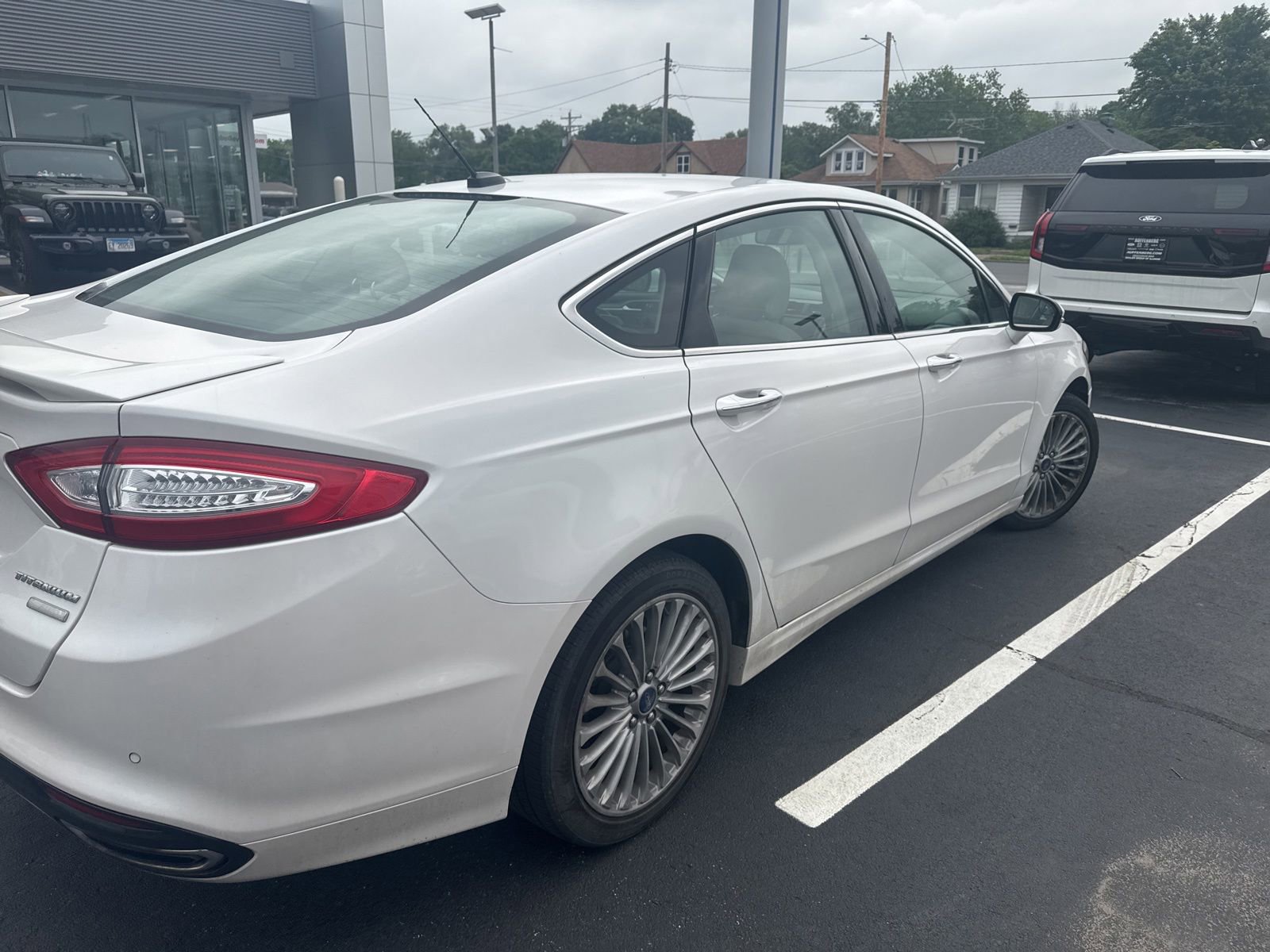 Used 2016 Ford Fusion Titanium FWD image 4