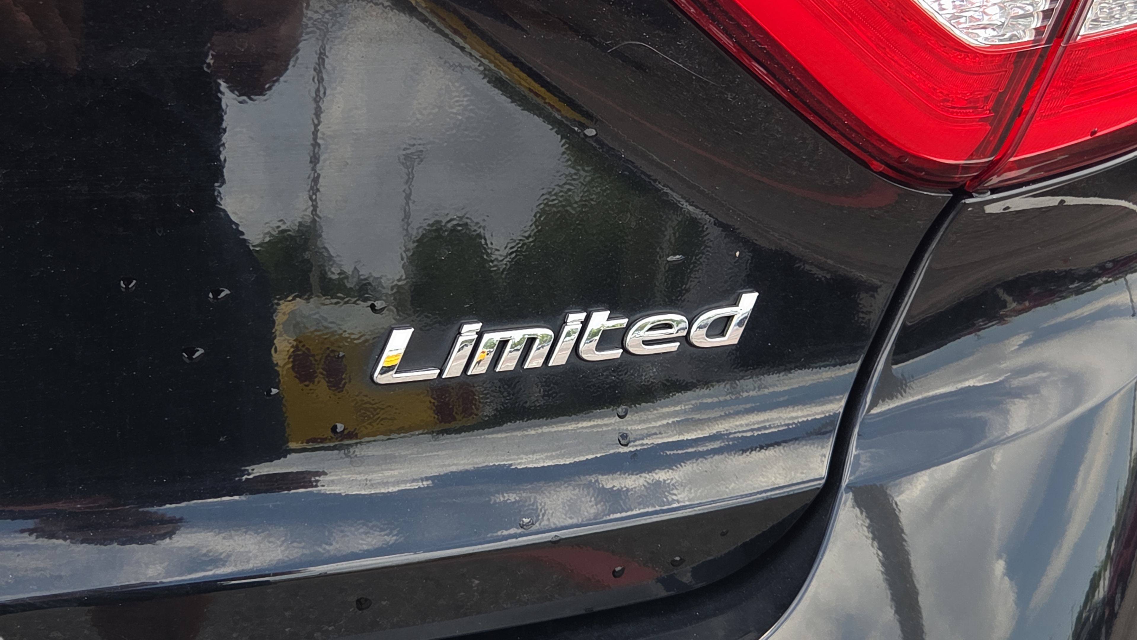 Used 2015 Hyundai Sonata Limited w/ Option Group 06 FWD image 6