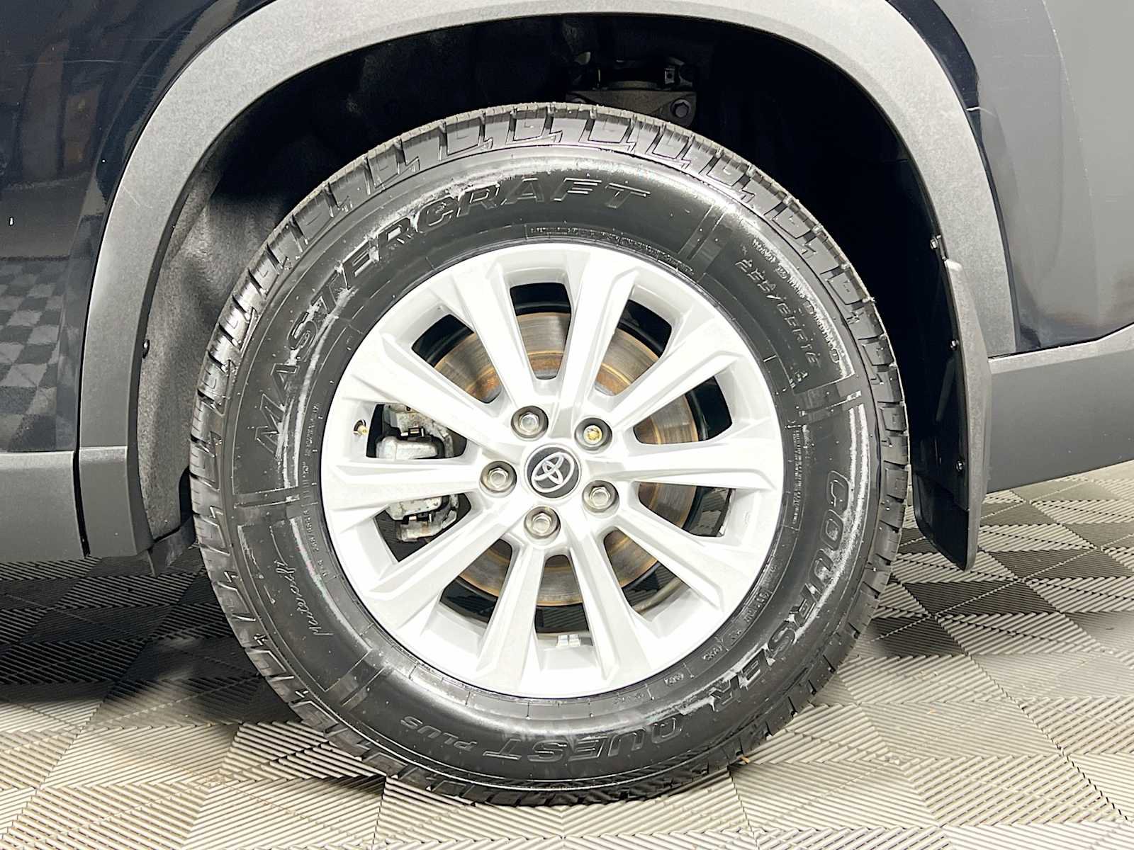 Used 2024 Toyota Grand Highlander XLE image 31