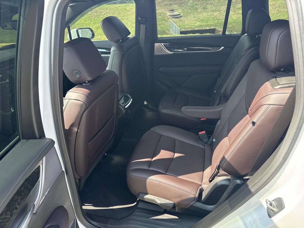 Used 2024 Cadillac XT6 Premium Luxury w/ Technology Package FWD image 10