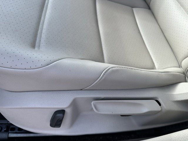 Used 2016 Volkswagen Golf S image 30