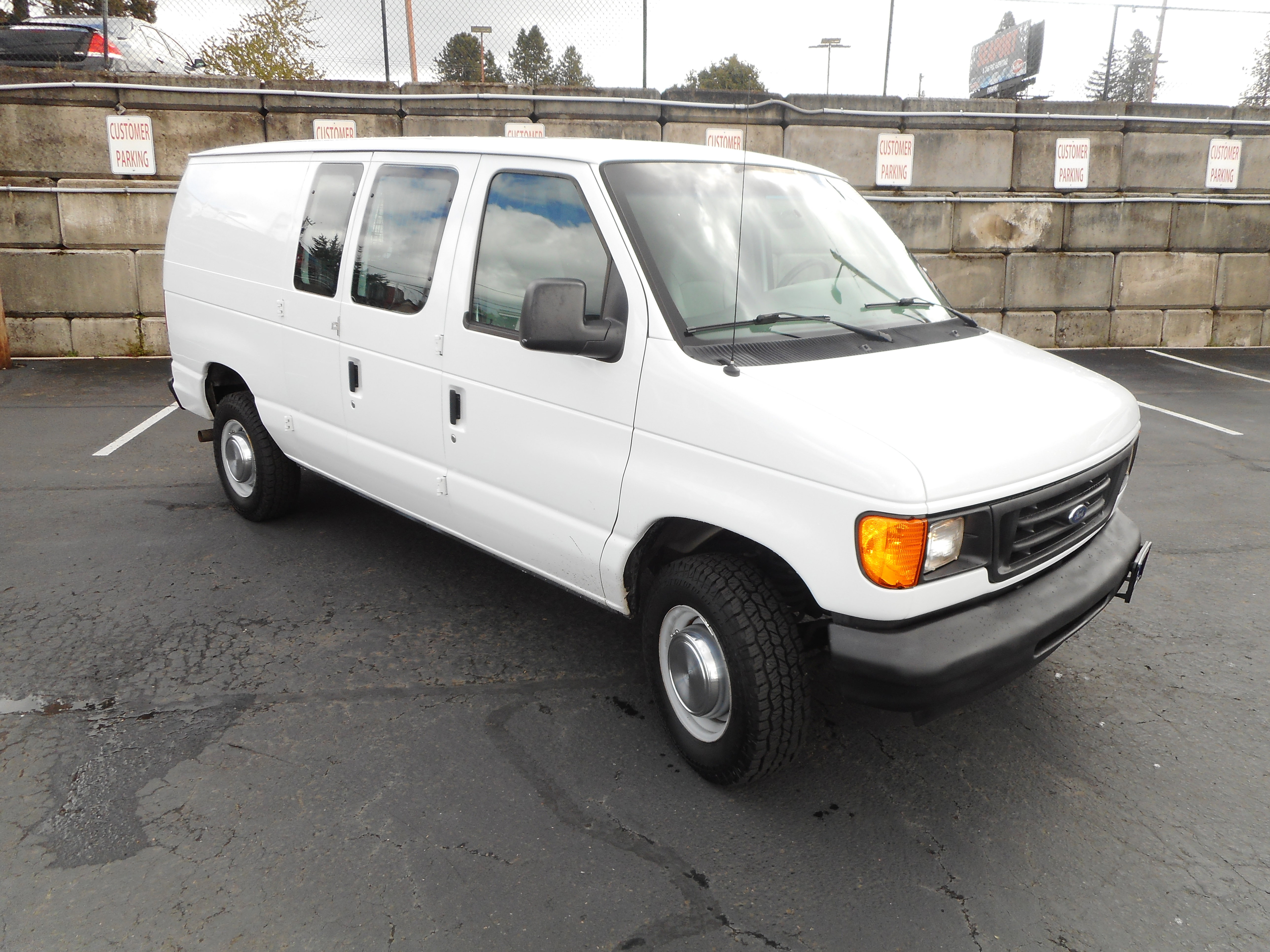 Used 2006 Ford E-250 and Econoline 250 RWD image 3