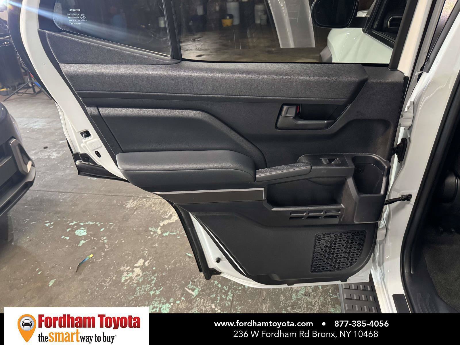 Used 2025 Toyota 4Runner SR5 AWD/4WD image 11