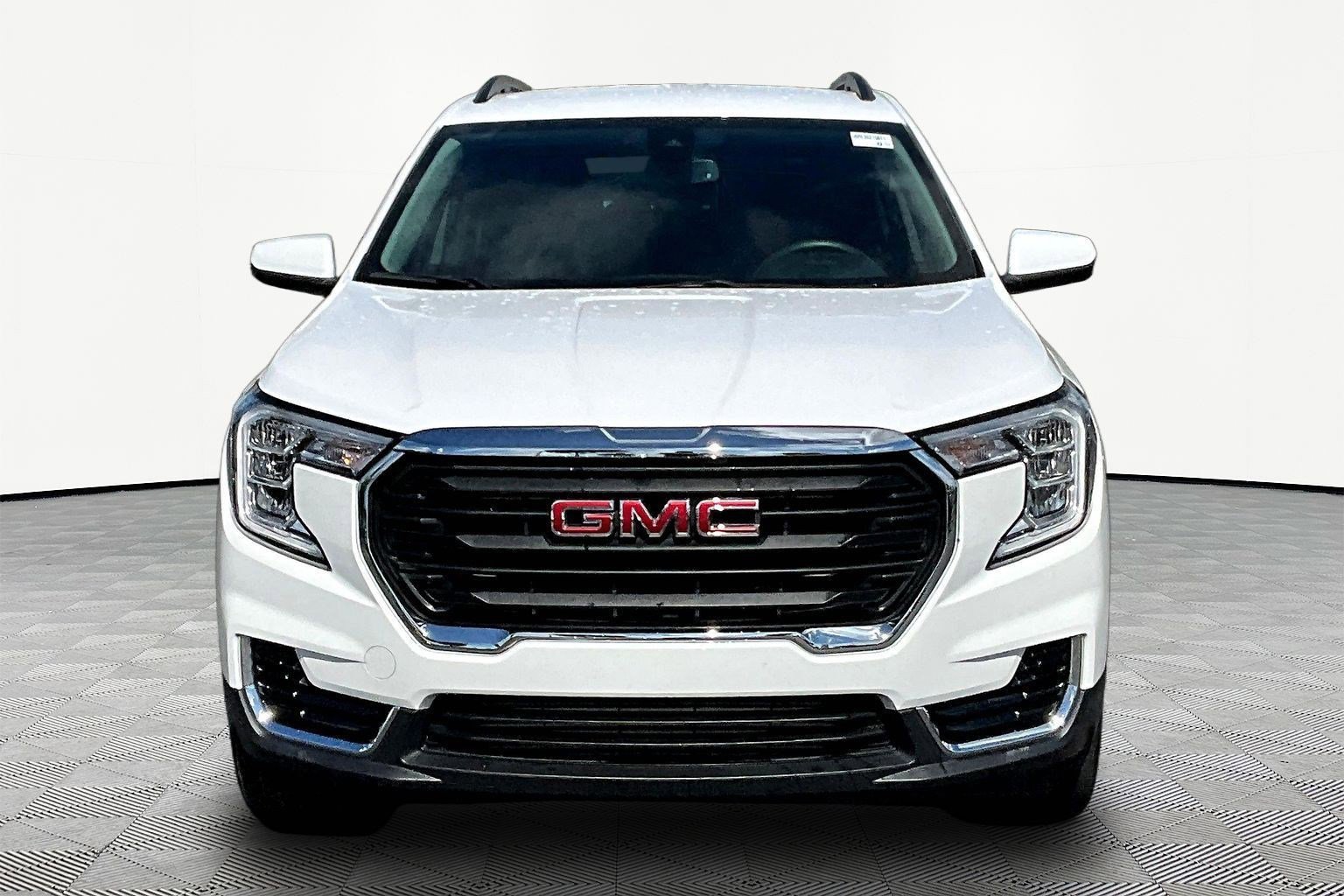Used 2024 GMC Terrain SLE w/ Driver Convenience Package AWD/4WD image 2