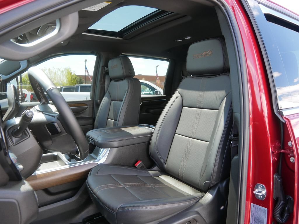 Used 2024 Chevrolet Silverado 3500 High Country w/ High Country Premium Package AWD/4WD image 2