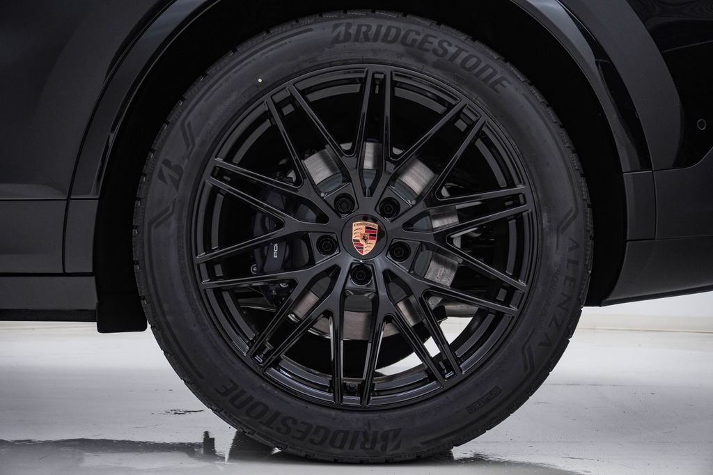 New 2026 Porsche Cayenne Coupe AWD/4WD image 13