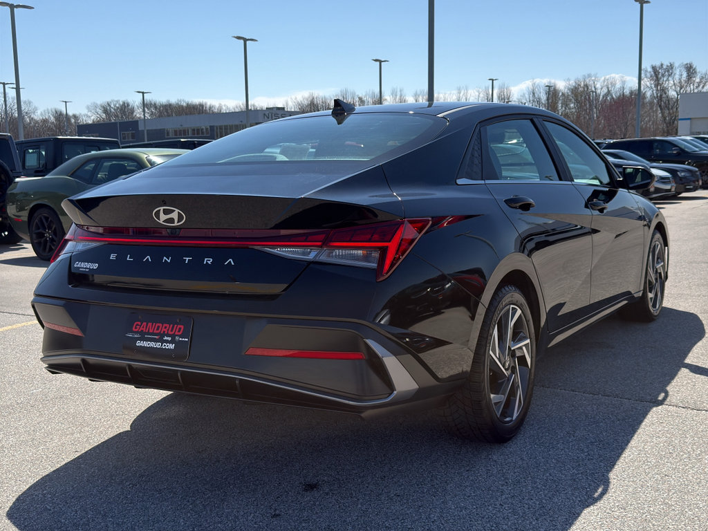 Used 2024 Hyundai Elantra SEL w/ Convenience Package FWD image 5