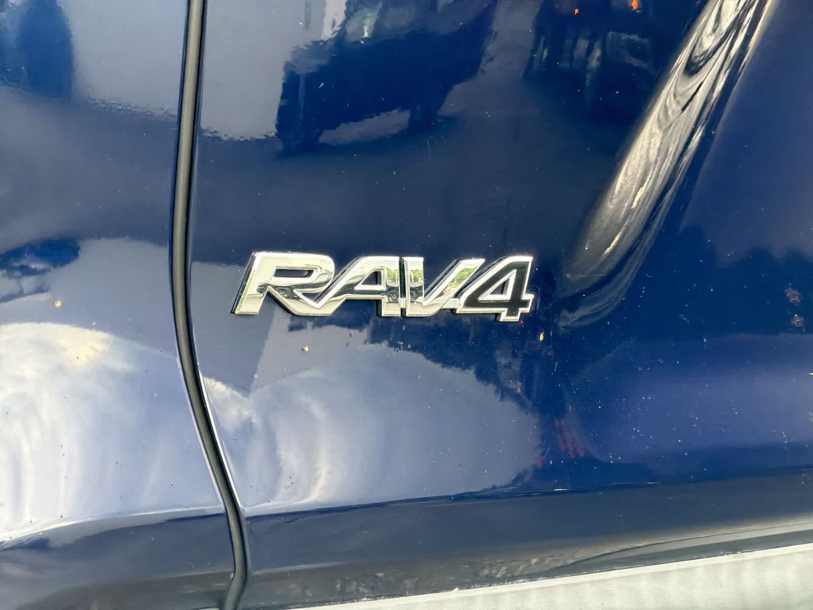 Used 2019 Toyota RAV4 XLE Premium w/ Cold Weather Package AWD/4WD image 13
