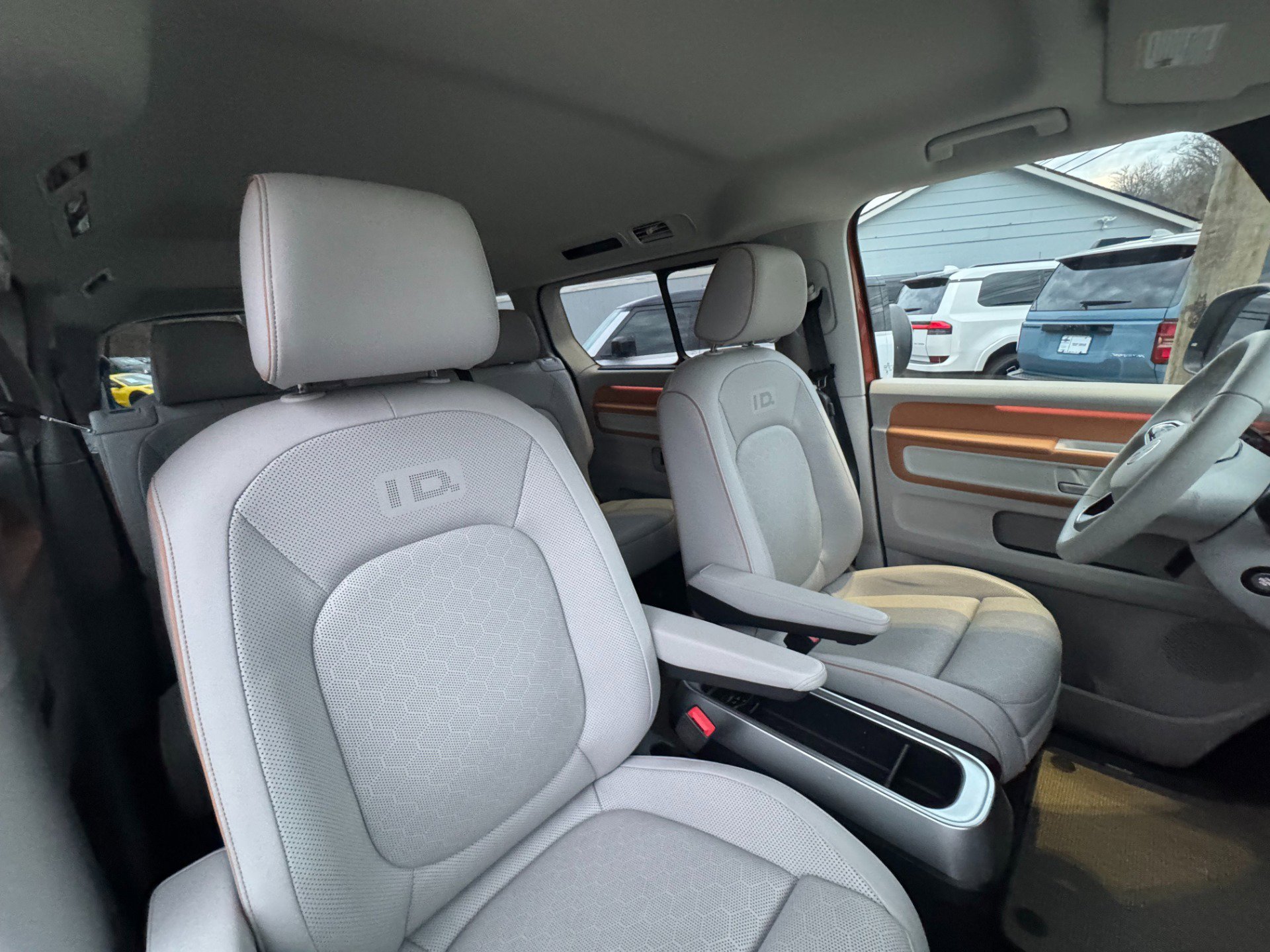 Used 2025 Volkswagen ID. Buzz Pro S Plus image 33