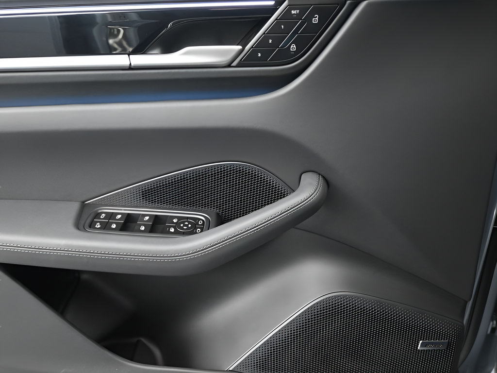 New 2025 Porsche Macan 4 Electric AWD/4WD image 14