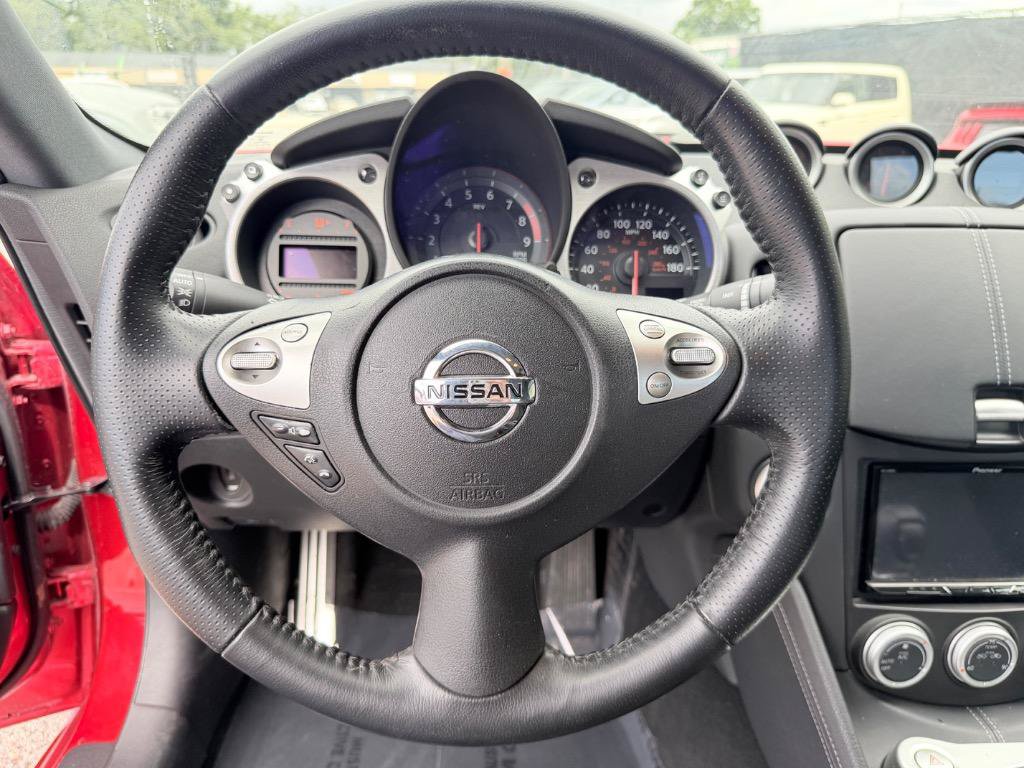 Used 2018 Nissan 370Z Coupe RWD image 19