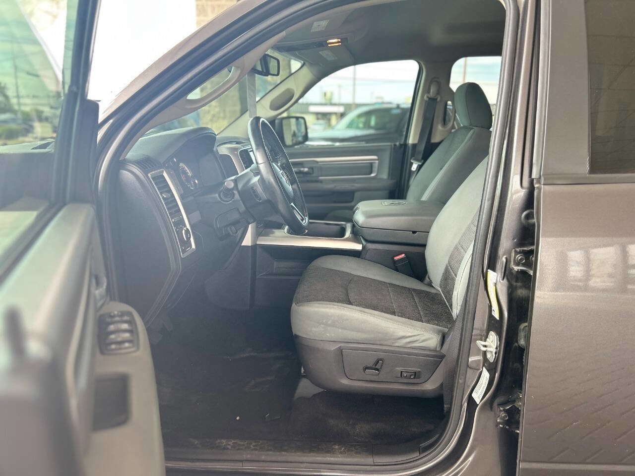 Used 2016 RAM 1500 Big Horn AWD/4WD image 37