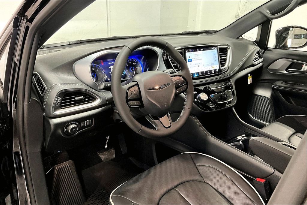 New 2026 Chrysler Pacifica Limited w/ S Appearance Package image 20
