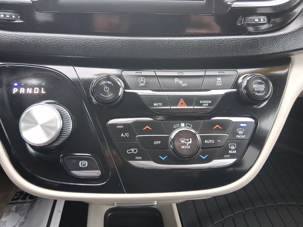 Used 2019 Chrysler Pacifica Touring-L image 24