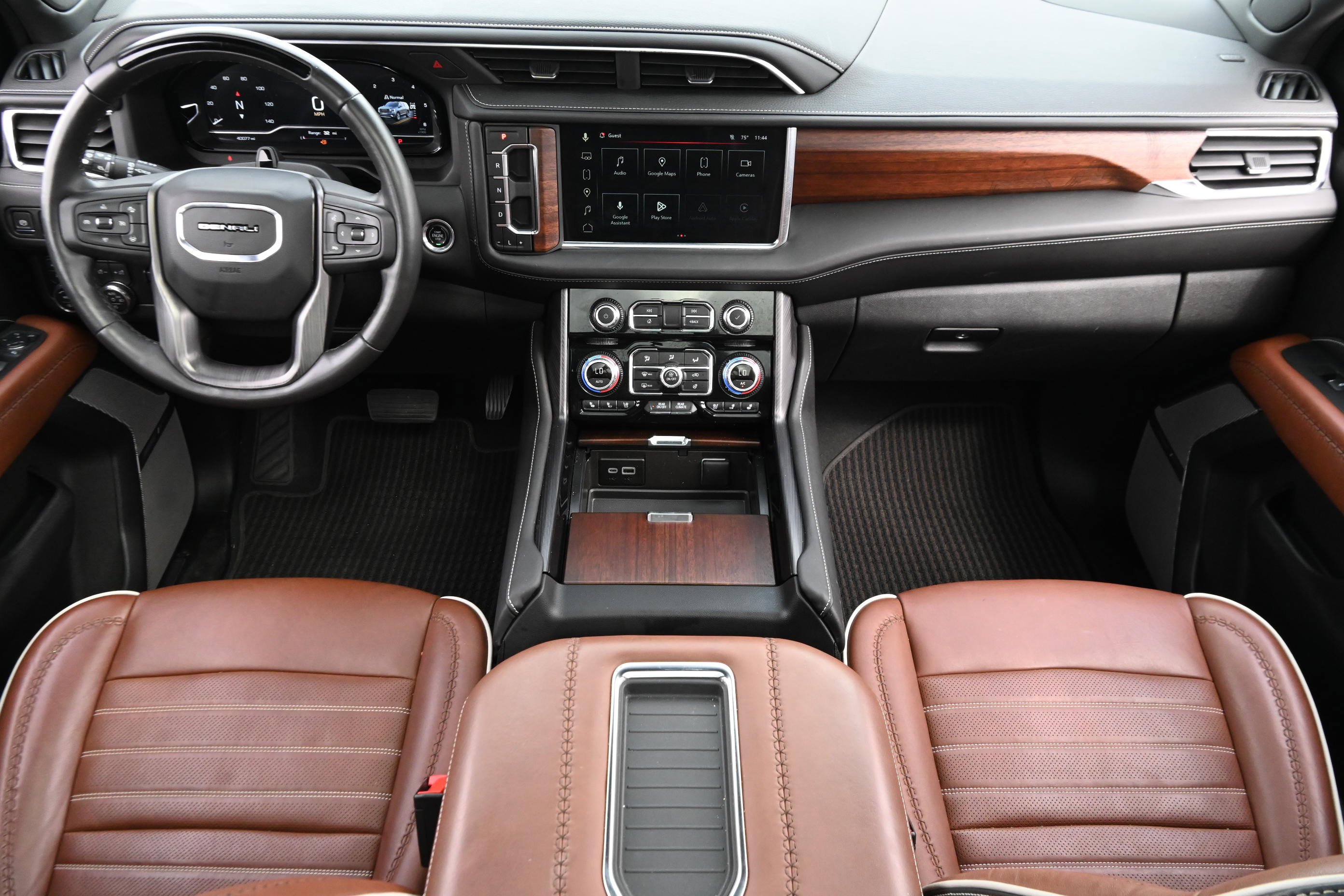 Used 2023 GMC Yukon Denali Ultimate AWD/4WD image 13