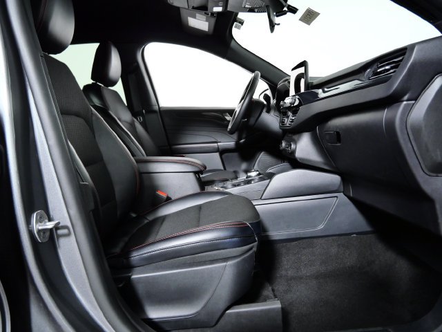 Certified 2025 Ford Escape ST-Line AWD/4WD image 9