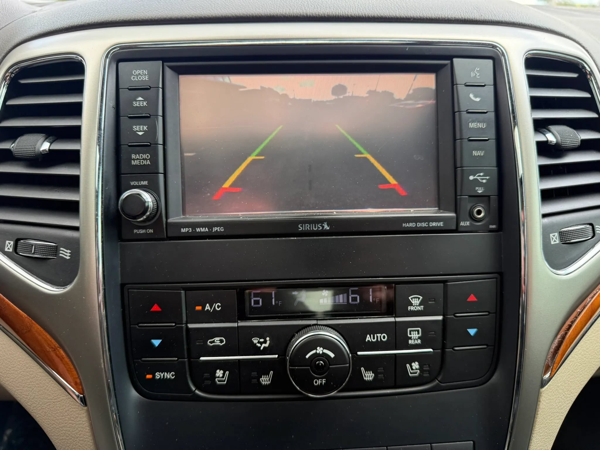 Used 2011 Jeep Grand Cherokee Overland AWD/4WD image 23