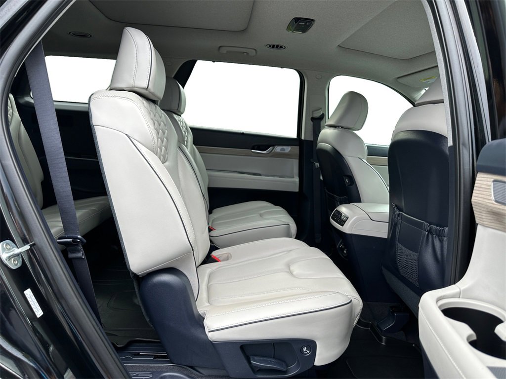 Used 2021 Hyundai Palisade Limited image 17