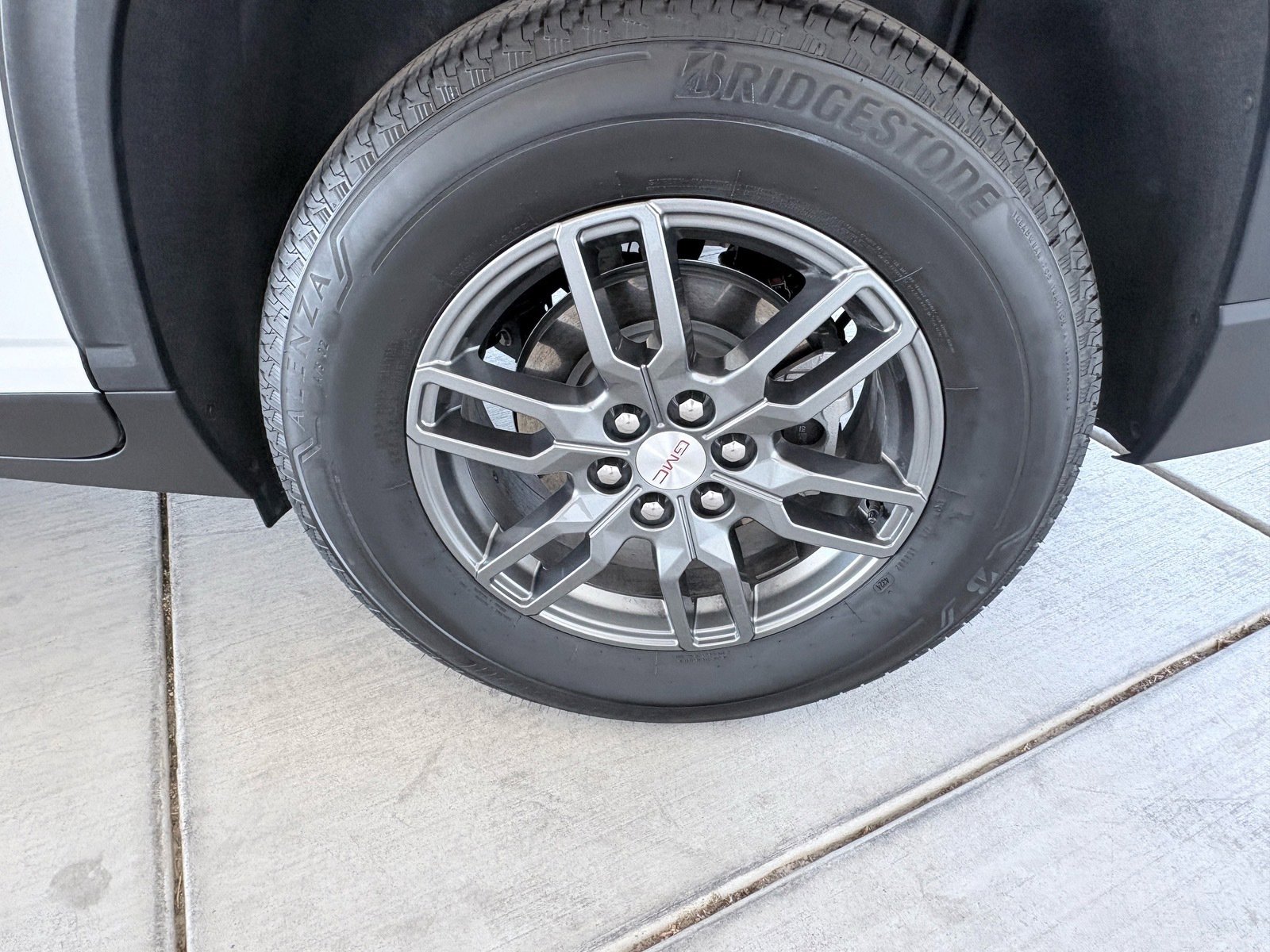 Used 2025 GMC Acadia Elevation image 28