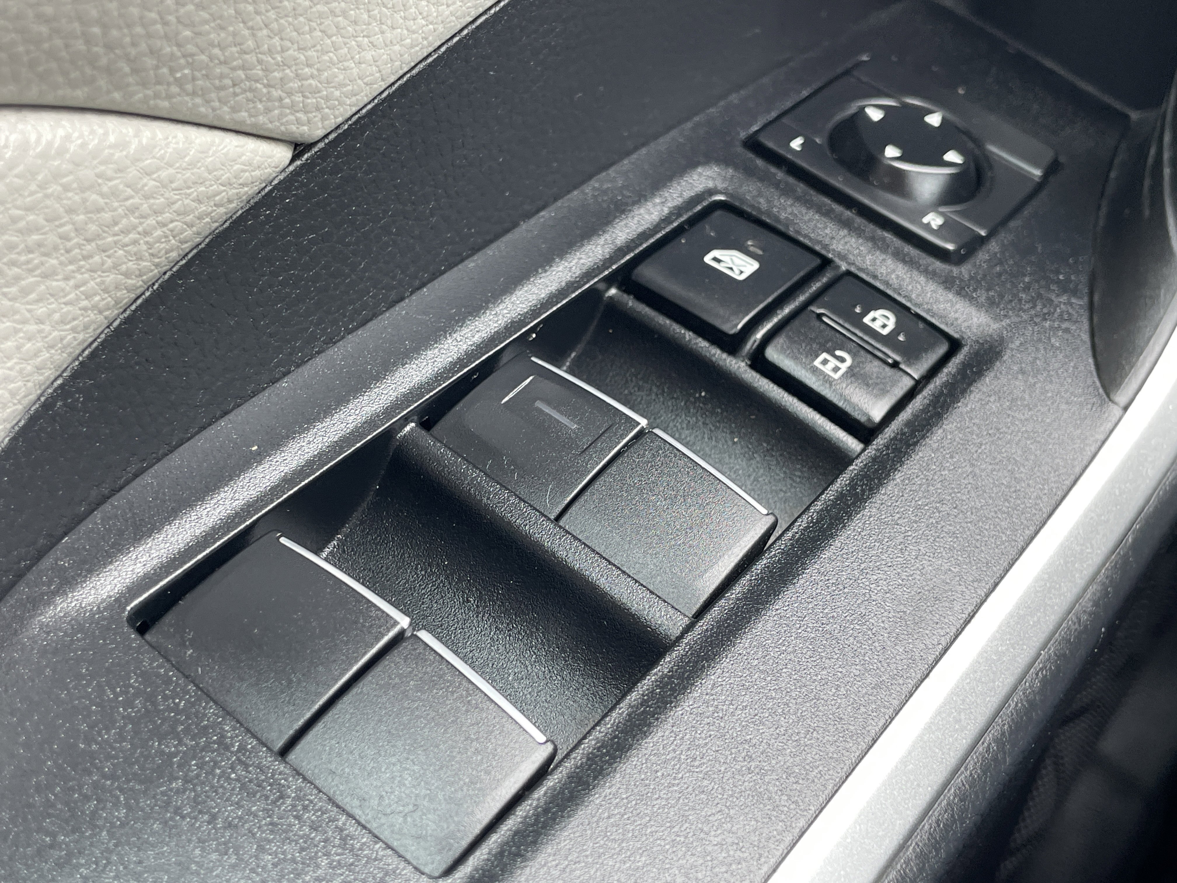 Used 2021 Toyota RAV4 XLE Premium image 22