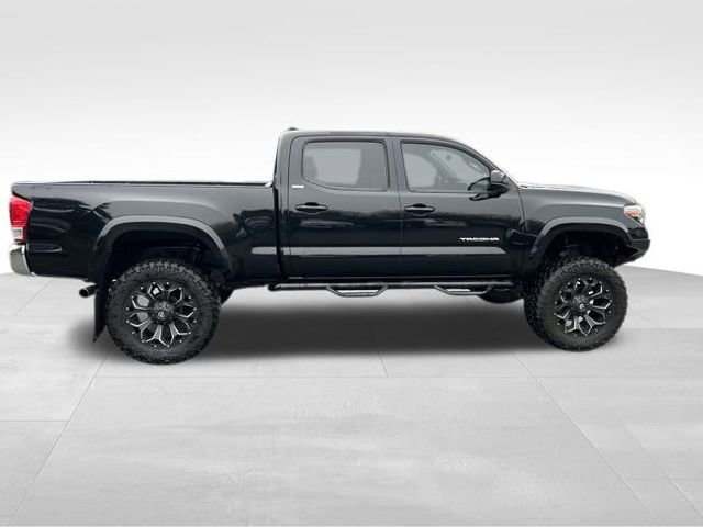 Used 2016 Toyota Tacoma SR5 image 9